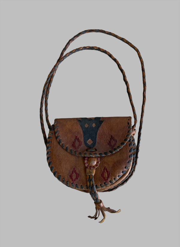 Complete set Tuareg man's old leather bag.
